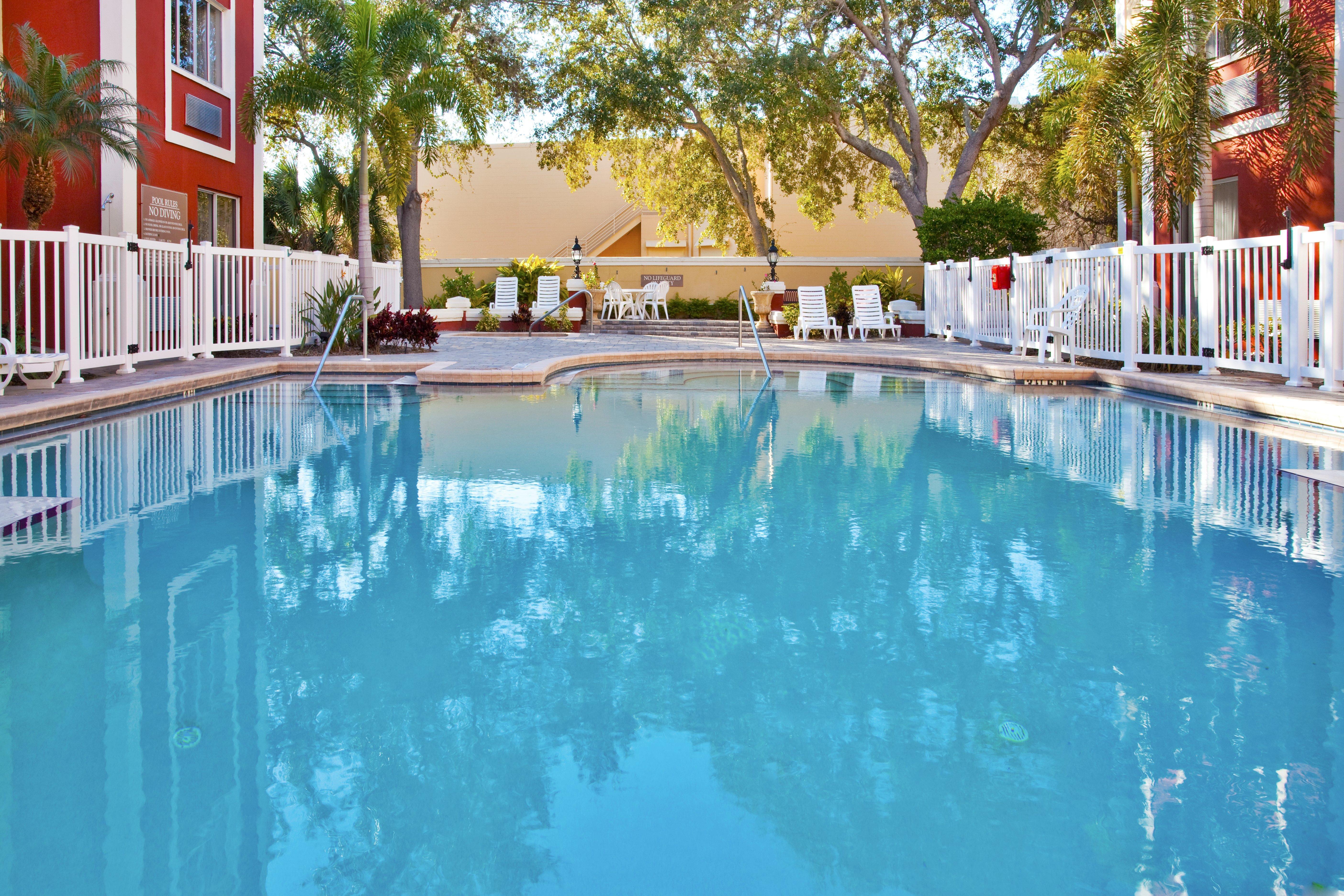Holiday Inn Express Hotel & Suites Bradenton West By Ihg Eksteriør billede