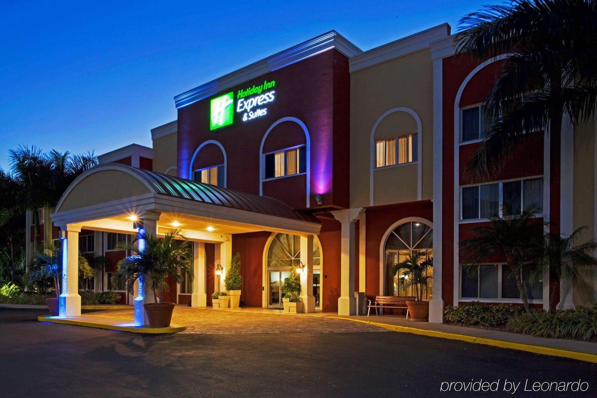 Holiday Inn Express Hotel & Suites Bradenton West By Ihg Eksteriør billede